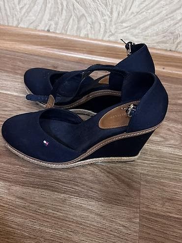 tammy hilfiger: Tommy Hilfiger qadın platforma sandaleti
1 defe geyinilib 39 razmer — 3