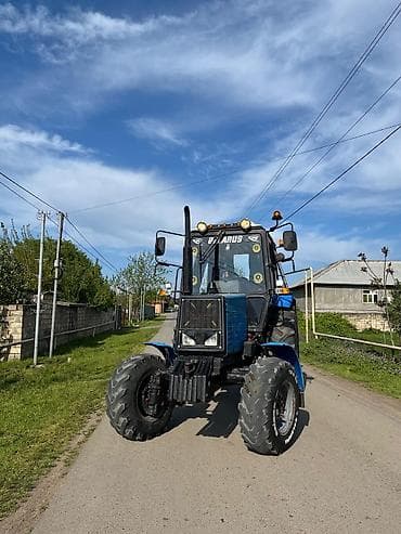BELARUS MTZ-892 traktor - Güclü dizel mühərrik, ön egzoz borusu və