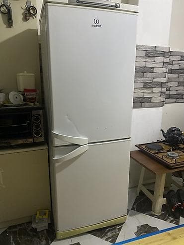 2 qapılı Indesit Soyuducu Satılır, rəng - Ağ