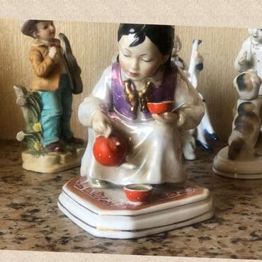 şuşa qalası maketi: Heykəlcik, 1955 il, Farfor, SSRİ — 2