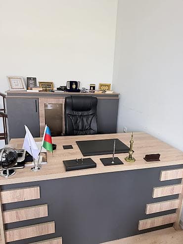 ofis stullari: İşlənmiş, Müdir üçün, Dördbucaq masa — 1