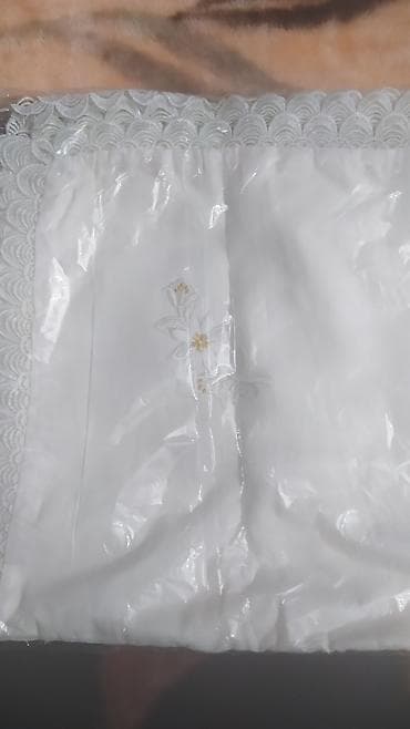 yeni il xoncalari: Ağ rəngdə dekorativ süfrə/örtük - Material: Parlaq toxumalı parça — 3