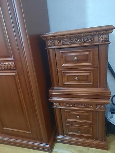 kunc divan kreditle: Klassik üslubda yataq otağı dəsti Tərkibi: - 3 qapılı iri qarderob — 9