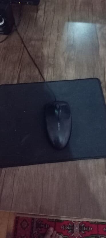 2 ədəd monitor: Ofis və ya ev istifadəsi üçün nəzərdə tutulmuş qara rəngli masaüstü — 5