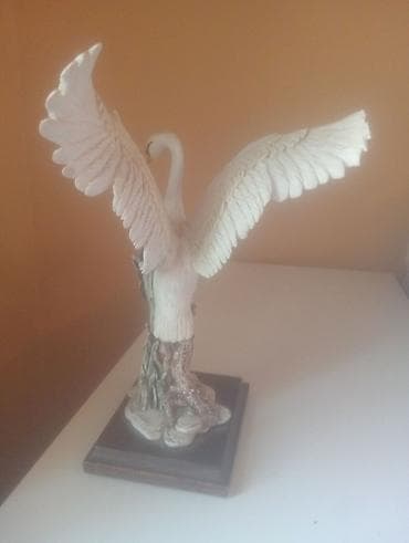 M. Kaveh “Swan” heykəlciyi – 1998 ilin əsəri qu quşudur dəyərindən — 8