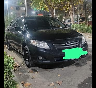 aftamabilər: Toyota Corolla sedan – qara rəng, şəhər və tras üçün ideal kompakt — 1