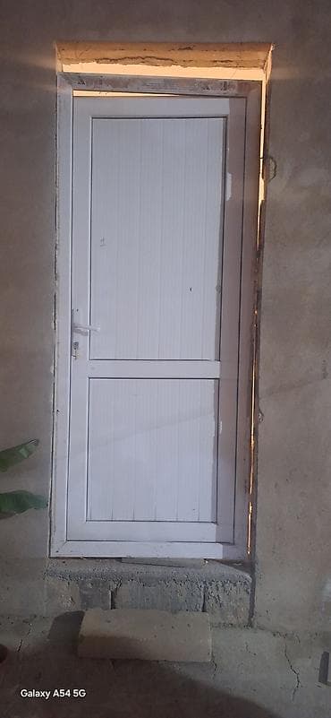 qapi: PVC giriş qapısı - Material: ağ rəngli PVC profil - Ölçü: təxmini — 1