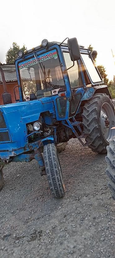 e39 radiator: Belarus MTZ seriyalı mavi traktor - Kabinli, geniş görünüşlü güzgülər — 3