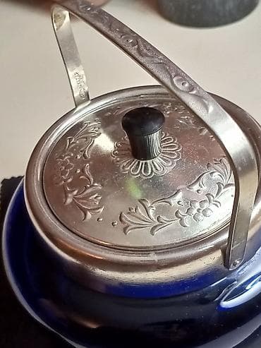 Кухонные принадлежности: Mavi şüşə qab və zəngin naxışlı metal qapaqlı-servis qabı - Material — 3