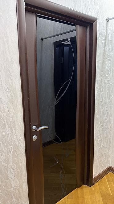 4 eded qapi biri 70azn. Olcu 210x90. Unvan 1 mkr NigazQapı – daxili — 1