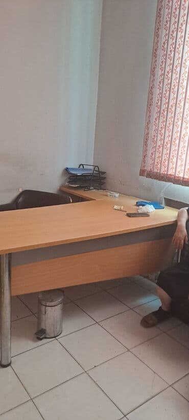 yazı masası qiyməti: Ofis mebel dəsti Tərkibi: - Sürgülü qapılı iki rəng kombinli — 4