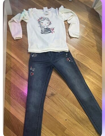 Uşaqlar üçün ağ rəngli, uzunqol köynək və tünd göy cins şalvardan