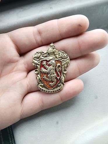 Orijinal Harry Potter Gryffindor Nişanı (Universal Studios)"ABŞ-dan