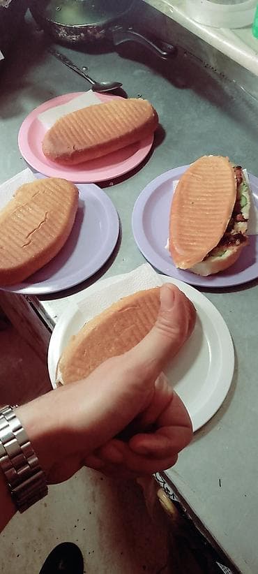 Salam kime dönər köməkçisi veya ekiper sistemi bilen ofsiant lazım