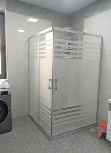 tuş kabin: Alüminium çərçivəli və şüşə panelli duş kabinəsi. Buzlu şüşə dizaynı — 1