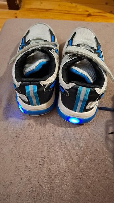 Oyuncaqlar: Uşaq ayaqqabıları – 2 cüt bir yerdə 1) İdman üslublu mavi-qırmızı — 2