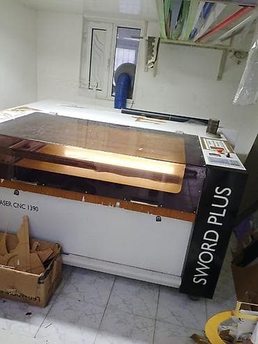 Lazer kəsim aparatı, 4 ildi alınıb. Lampası 200 vat, kəsim sahəsi 90 /