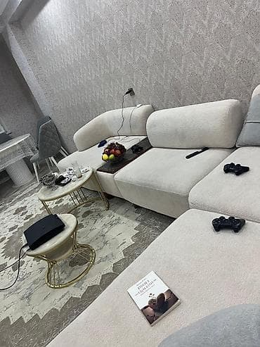 Divan 1800 alınıb.satlır 1400 satılır 10 aydı alınıb sadəcə köçür
