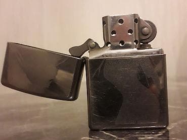 efe model 750: Məhsul: Zippo benzinli alışqan Təsvir: - Orijinal Zippo, alt hissədə — 2