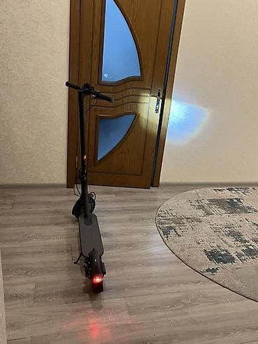 satt: İşlənmiş Elektrik samokat 8", 501 - 750 Vt, 26 - 35 km/s, Ünvandan götürmə — 3