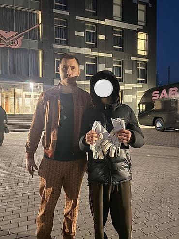 futbol forması: Reusch qapıçı əlcəkləri - Model: Reusch (əl üstündə iri “reusch” — 2