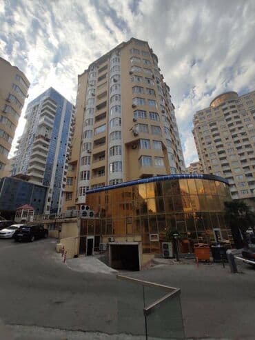 28 May metrosunun yaxınlığında, Xarici Dillər Üniversitesi ilə üzbə-üz — 4