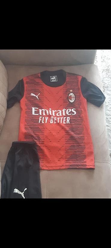 des geyimler: AC Milan futbol dəsti – Rafael Leão 17 Razmer 164 - Klub: AC Milan - — 2