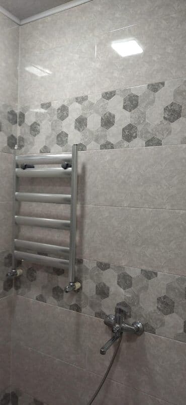 шкаф купе угловой в спальню: 3 qapılı güzgülü şkaf - Rəng: krem/bej tonları, dekorativ qızılı — 13