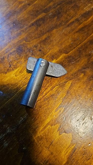 Metaldan hazırlanmış kilid açarı – “T-tipli” mexaniki açar ucluğu