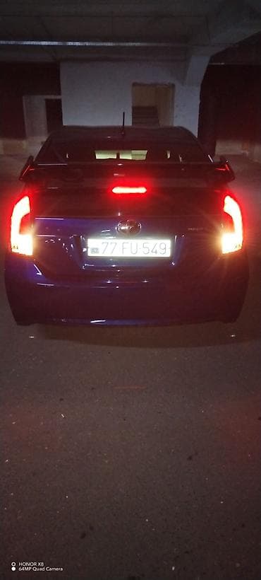 Toyota Prius (3-cü nəsil) – mavi rəng, hatchback gövdə. - Hibrid — 5
