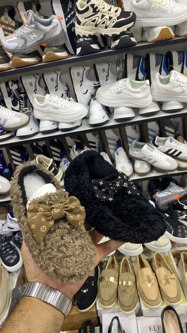 flis kişi tolstovkaları: Məhsul: Kişi və qadın ayaqqabıları – gündəlik və stil kombinasiyası — 2