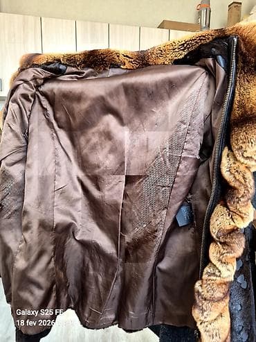 Toy paltarları və aksesuarları: İdeal vəziyyətdə dəri gödəkçə satıram.Təbii quzu dərisi,yaxası isə — 5