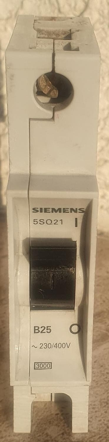 pnevmatik acar: “Siemens” markarlı elektrik avtomat açarları satılır. İçərisində — 9