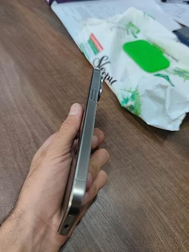 philips xenium 9@9z: IPhone 15 Pro Max, 256 GB, Natural Titanium, Face ID — 4