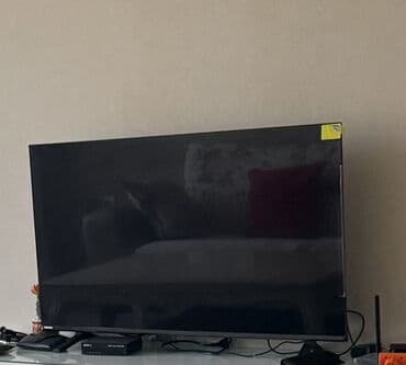 Daraq panellər: Televizor – iri ekranlı Smart TV Xüsusiyyətlər: - Təxmini 55-60 düym — 1