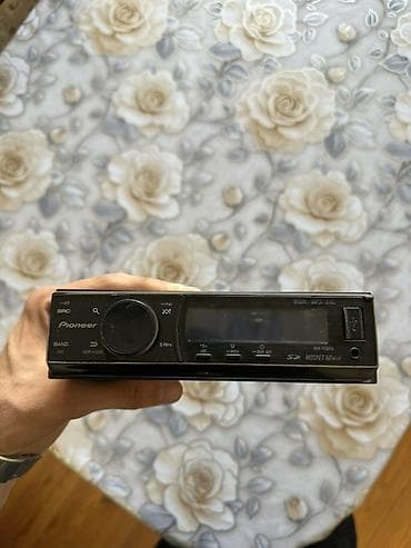 Автоэлектроника: Pioneer DEH-7250SD avtomobil maqnitofonu Xüsusiyyətlər: - Ön USB — 1