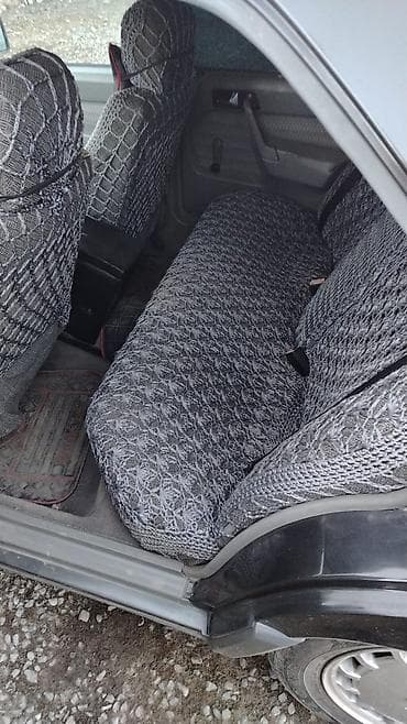 usax masini: Mercedes-Benz 190: 2 l | 1990 il Sedan — 6