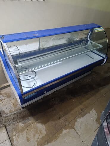 qapalı soyuducu: Soyuducu vitrin – 1 bölməli, şüşəli ön panel və geniş ekspozisiya — 1