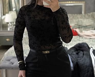 Qadınlar üçün zərif qara bluz - Model: uzunqol, bədənəoturan - Parça