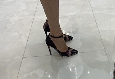 Brend Call lt Spring - Kanada. 220 AZN - ə alınıb. 1 dəfə toya