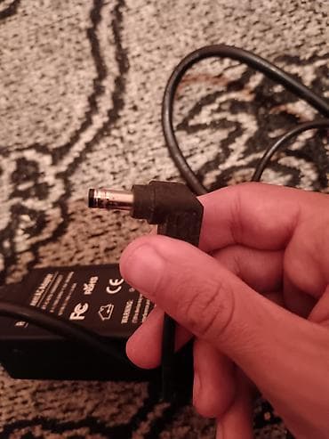 fake tel: Replacement AC Adapter – universal noutbuk adapteri - Model — 4