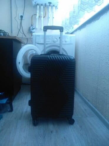 купить бу чемодан: M razmer yaxşı veziyyetde — 2
