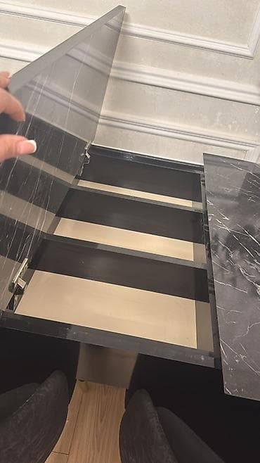 lövhe: Qonaq otağı üçün, İşlənmiş, Açılan, Dördbucaq masa, 4 stul — 4