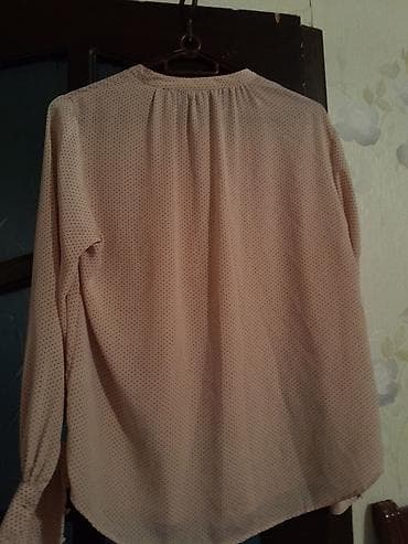 Qadın bluzası – xırda xallı, krem/şampan rəngi - Model: uzunqol — 2