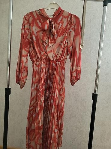 Qadın geyimi – naxışlı uzun don - Rəng və naxış: Narıncı-qırmızı