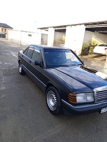 1991 bmw: Mercedes-Benz 190 (W201): 2 l | 1991 il Sedan — 2