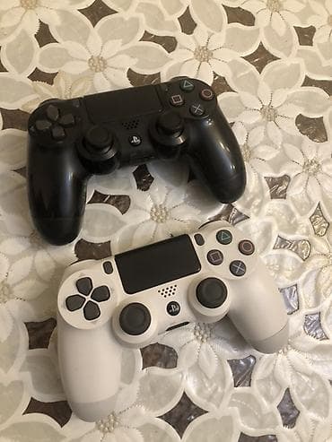 pleşteşin: PlayStation 4 Slim oyun konsolu + 2 ədəd DualShock 4 pultu - Model — 2