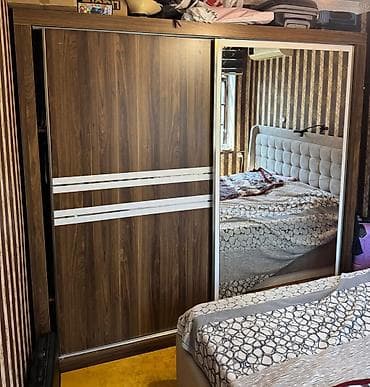 Dolab 180 azn Yaxşı vəziyyətdədir, heç bir problemi yoxdu. Hündürlüyü