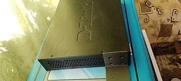 D-Link xStack DES-3200-10 idarəolunan switch - Model: DES-3200-10 — 10