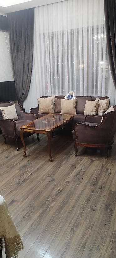 İşlənmiş, Divan, İtaliya